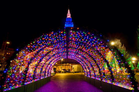 CLEVELAND, OH - DECEMBER 30, 2016: An arched tunnel of Chirstmas lights points toward Clevelandâs Terminal Tower on Public Squareのeditorial素材
