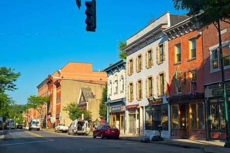PEEKSKILL, NY - SEPTEMBER 5, 2018: Traffic and activity begins to stir on Main Street in this quaint old town on the Hudson River about 40 miles north of NYC.のeditorial素材