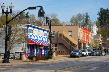 CHAGRIN FALLS, OH, USA - APRIL 30, 2022: Main Street in this picturesque outer suburb of Cleveland, Ohio, is anchored by the popular Popcorn Shop with its red, white, and blue decor.のeditorial素材
