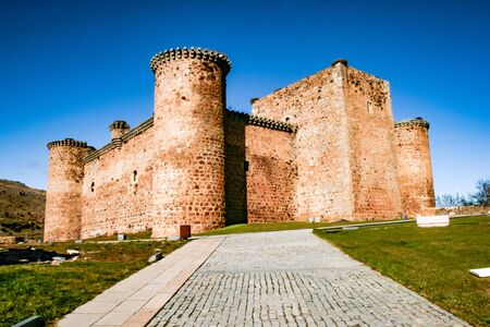 El Barco de Avila, Avila, Spain; 11/23/2007: Castle of the Barco de Avila also known as Castillo de Valdecornejaのeditorial素材