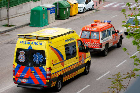 San Sebasti?n de los Reyes, Madrid, Spain; 11/04/2020: Ambulance with a sign on the roof that says "thanks for staying home" and civil protection vehicles greet neighbors during the state of alertのeditorial素材