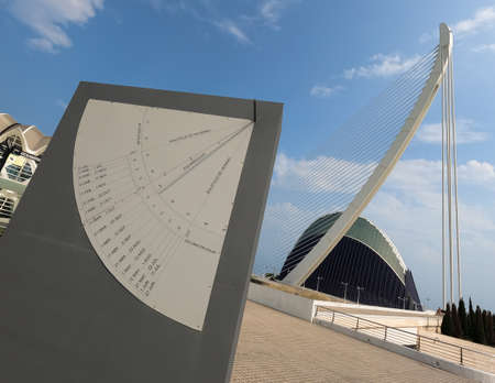 Valencia, Spain; 09-25-2021: Experiment to check the height of the sun above the horizon, solstice, equinox and solar declination. Plinth of Ptolemy located in the garden of astronomy in Valenciaのeditorial素材