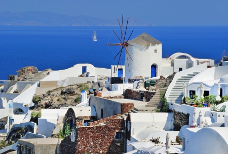 Traditional architecture of Oia village on Santorini island, Greeceの写真素材