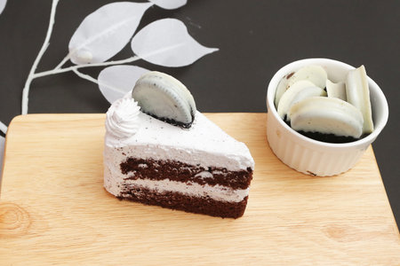 Cookie and cream cake