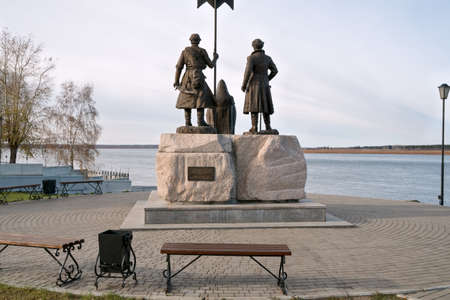 Monument to the founders of the city of Yeniseisk (2017) looks at the Yenisei River. Krasnoyarsk region. Russiaのeditorial素材