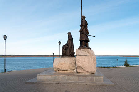 A bronze monument to the founders of the city of Yeniseisk (2017) stands on the banks of the Yenisei River. Krasnoyarsk region. Russiaのeditorial素材