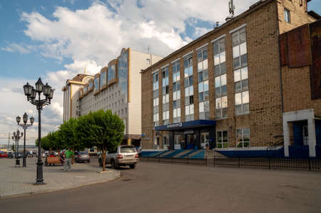 Krasnoyarsk, Krasnoyarsk Region, RF - July 19, 2021: The post office with the Russian Post logo above the porch at the main railway station of the city, on a sunny summer day.のeditorial素材