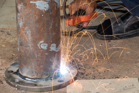 welding iron steel pipe arc mechanic