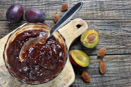 Plum jam in glass bowl の写真素材