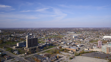 cn tower looms over downtown park lawn in toronto in the autumnのeditorial素材
