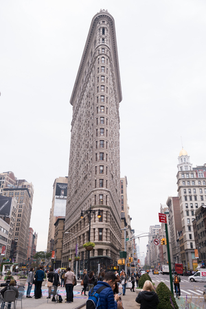 NEW YORK CITY -  Flat Iron building facade from Broadway on November 15, 2016 in Manhattan, New York City. The Flat Iron buildingのeditorial素材