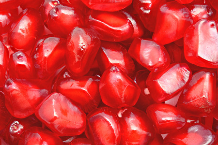 Close-up of ripe indian pomegranate seeds for food backgroundの写真素材