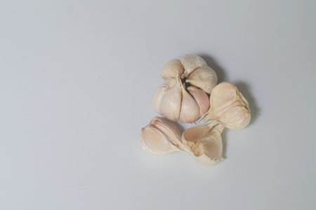 Randomly arranged garlic isolated on a white backgroundの写真素材