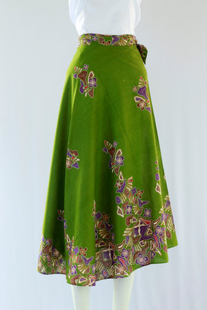 Women's green wrapped batik skirt with ethnic motifs looks beautiful, simulated worn on a mannequin.の写真素材
