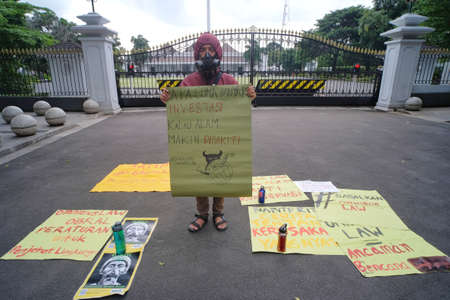 Yogyakarta, Indonesia, Feb. 28, 2020. Environmentalist activists who are members of Climate Concern Community Network have held protest actions related to the government's plan to issue an Omnibus Lawのeditorial素材