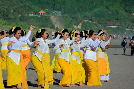 Parangkusumo, Yogyakarta, Indonesia, March 11, 2018. Hindus Rejang danced at the Melasti ceremony before Silent Day. Melasti is a procession of Hindu religious ceremony to purify hearts.のeditorial素材