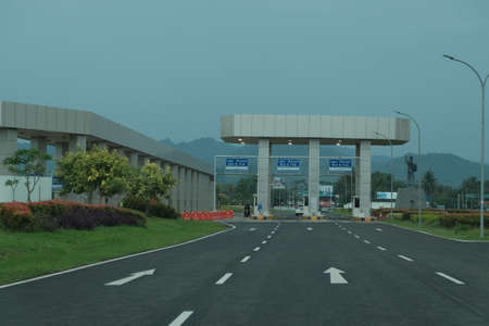Kulonprogo, Indonesia, Dec 7, 2021. Road access to Yogyakarta international airport which is deserted due to the tourism industry affected by the pandemic.のeditorial素材
