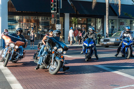 4 motorcycles turning in middle of Colorado Blvd - Old Town Pasadena.のeditorial素材