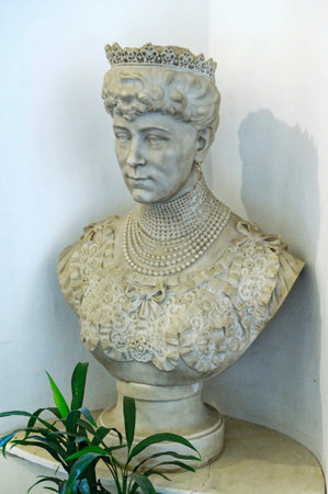 Marble statue of a British Noble family member in Scindia museum in Jaivilas palace at Gwalior state Madhya Pradesh India 03/11/2010のeditorial素材