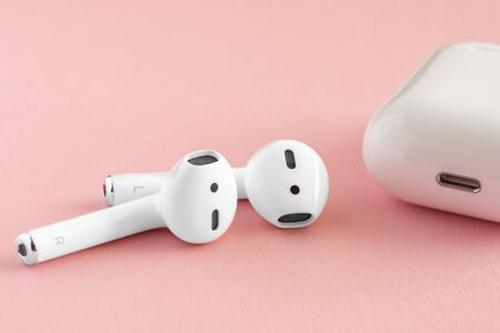 White headphones wireless earphones with case, copy space pink backgroundの写真素材