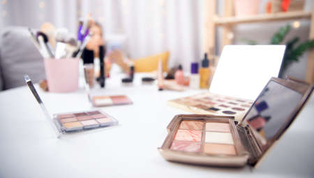 Closeup cosmetic kit makeup palette with powder and eyeshadow, white background bannerの写真素材