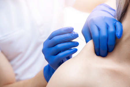 Young woman getting acupuncture treatment to shoulder doctor therapy.の写真素材