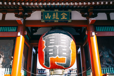 Tokyo, Japan - November 23, 2018 : Asakusa Sensoji temple Kaminarimon gate traditional lanternのeditorial素材
