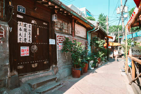 Seoul, Korea - June 5, 2017 : Ikseon-dong Hanok Village Korean old streetのeditorial素材