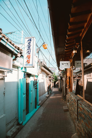 Seoul, Korea - June 5, 2017 : Ikseon-dong Hanok Village Korean old streetのeditorial素材
