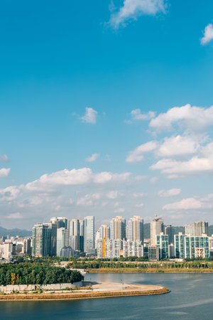 Modern buildings and Nodeulseom island Han river park in Seoul, Koreaのeditorial素材