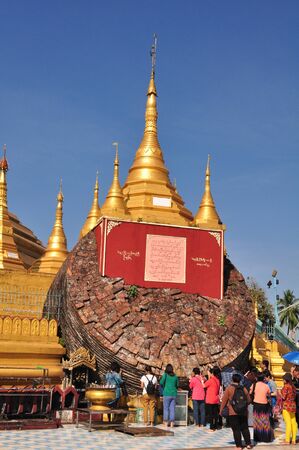 Yangon,Myanmar - 28 November 2015: Unknown tourists visit Shwe Maw Daw Pagoda in Yangon,Myanmar.Part of the old pagoda was destroyed by an earthquake in 1917.のeditorial素材