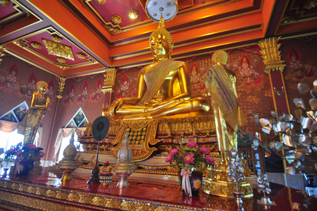 Golden buddha statue at Wat Khun Inthapramun, Ang Thong Province, Thailandのeditorial素材