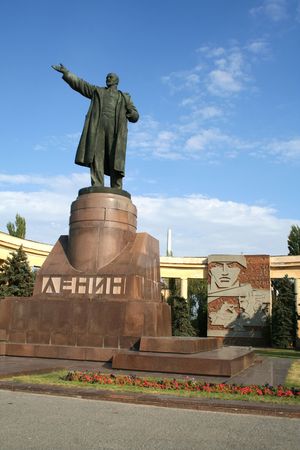 sculpture of Lenin on blue sky in Volgograd Russia vertical leftの写真素材