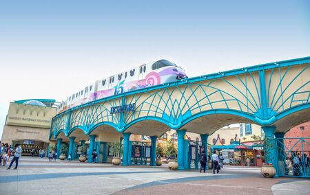 TOKYO, JAPAN: The entrance of Ikspiari, a famous shopping mall and entertainment complex located in Urayasu, Maihama,   Japanのeditorial素材