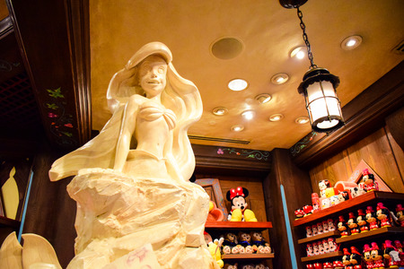 Beautiful Ariel statue showing in merchandise store in Hong Kong Disneylandのeditorial素材