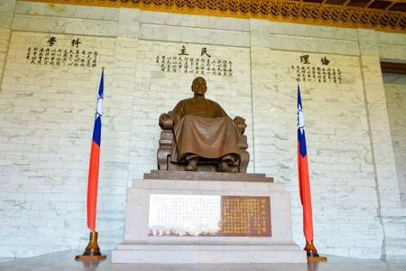 TAIPEI, TAIWAN, APRIL 16, 2023: The great giant bronze statue of Chiang Kai-shek in the main chamber of the Chiang Kai-shek Memorial Hall, Taipei, Taiwanのeditorial素材