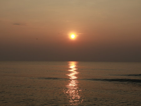 Sun rise over the peaceful sea in the early morning, Hua Hin, Thailandの写真素材