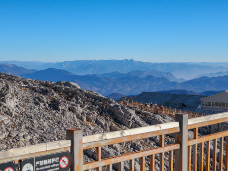 Tourists Visiting And Enjoying The Top of Jade Dragon Snow Mountain, The Famous Tourist Destination In Lijiang, Yunnan, Chinaの写真素材