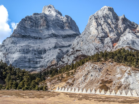 Summit Peak located in Grand Canyon National Scenic Area of Diqing in Shangri-La County of Yunnan, Chinaの写真素材