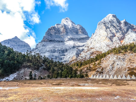Summit Peak located in Balagezong Grand Canyon National Scenic Area of Diqing in Shangri-La County of Yunnan, Chinaの写真素材
