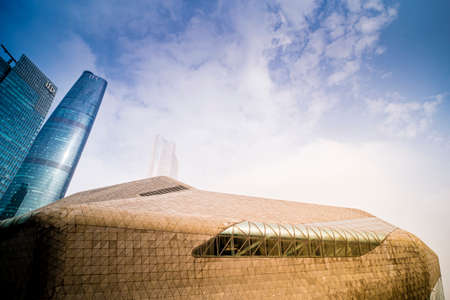 Foto per Guangzhou Opera House is a Chinese opera house in Guangzhou,in the new city of Pearl River, the Guangzhou Opera House has become one of China's three biggest theaters - Immagine Royalty Free