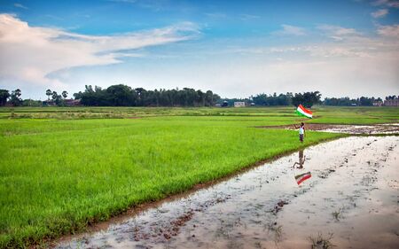 boy with indian national flag on independence dayのeditorial素材
