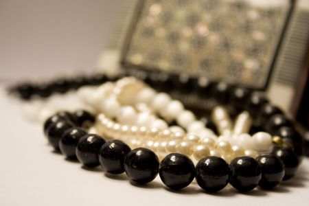 This is a case with jewellery, beads and pearlの写真素材