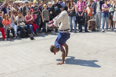 PARIS, FRANCE -  APRIL 25 B-boy doing some breakdance moves in front a street crowd, at Arch of Triumph on april 25, 2013 in Paris  Its popular form of earnings in big cities のeditorial素材