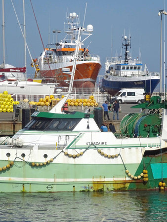 Rusty chain on the beach, close-up of photo.の写真素材