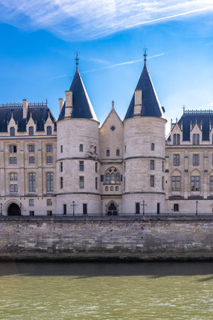 Paris, view of the Seine with the Conciergerie on the ile de la CitÃ©のeditorial素材