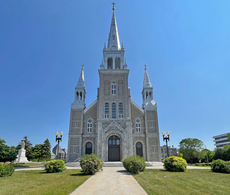Joliette, Canada: La CathÃ©drale Saint-Charles-BorromÃ©e Ã  Joliette au QuÃ©becのeditorial素材