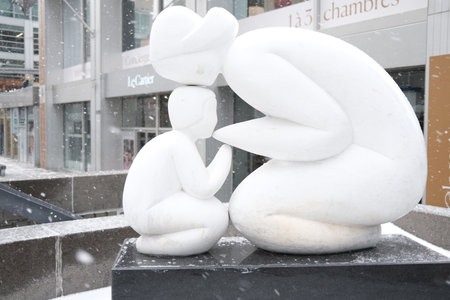 Montreal, Quebec Canada. Sculpture titled "Tenderness" by Paul Lancz depicts a mother kissing her child's head while the child is kissing the mother's hand.のeditorial素材