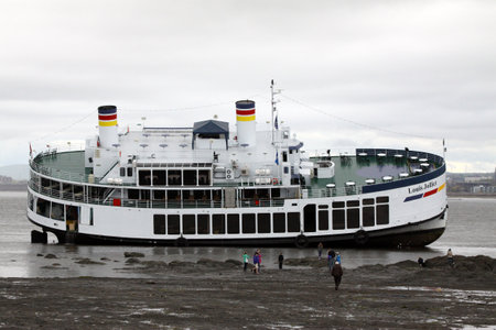 A cruise ship stranded at low tide. Grounding of the Louis-Jolliet. A pilot error.のeditorial素材