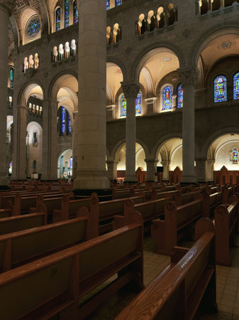 Quebec, Canada. Interior of the Basilica of Sainte-Anne-de-BeauprÃ©のeditorial素材